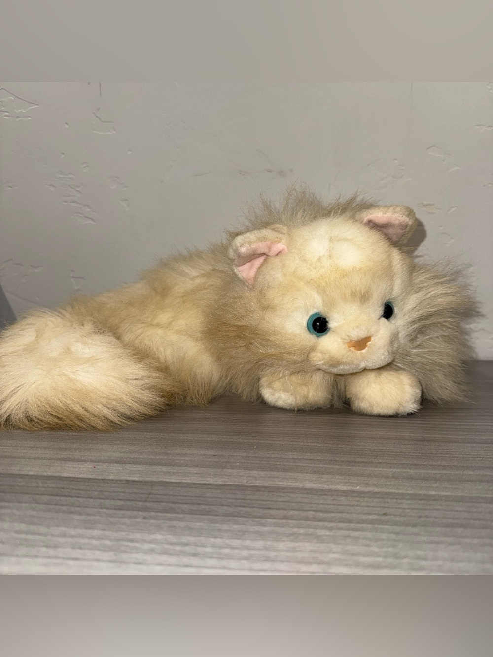 Vintage WALMART Cat Kitten White Cream Blue Eyes Long Hair 17” Cute